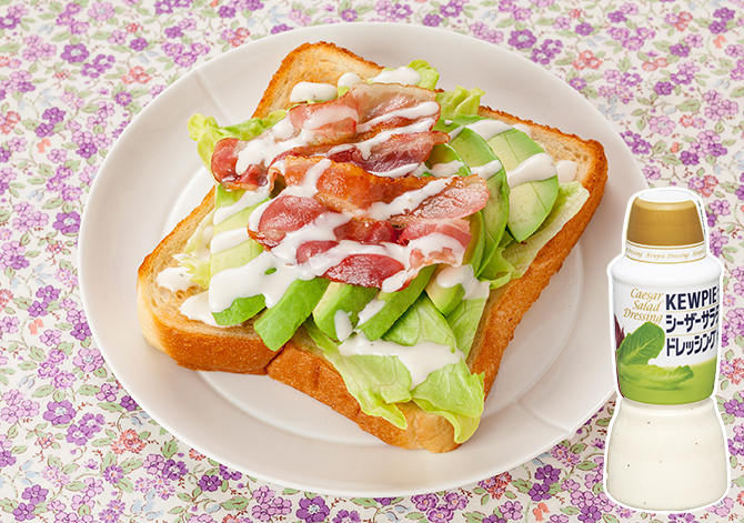 Open sandwich with avocado and bacon